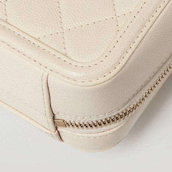 Chanel White Quilted Caviar Leather Filigree Mini Vanity Case Bag - Picture 4 of 12